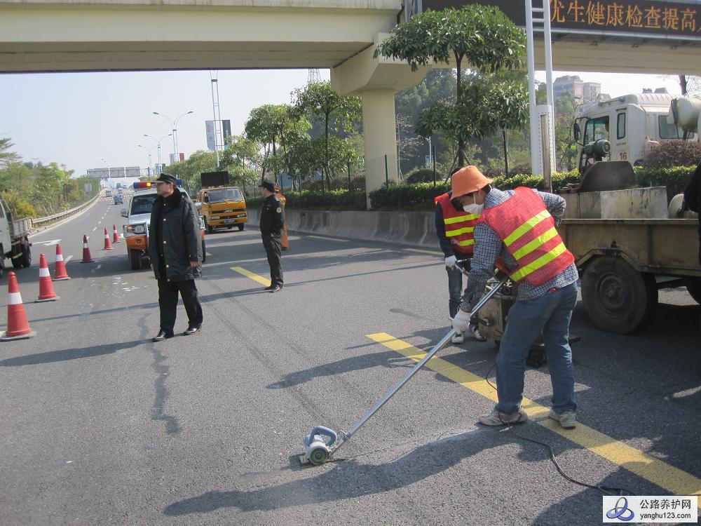 中心路灌缝 117.jpg