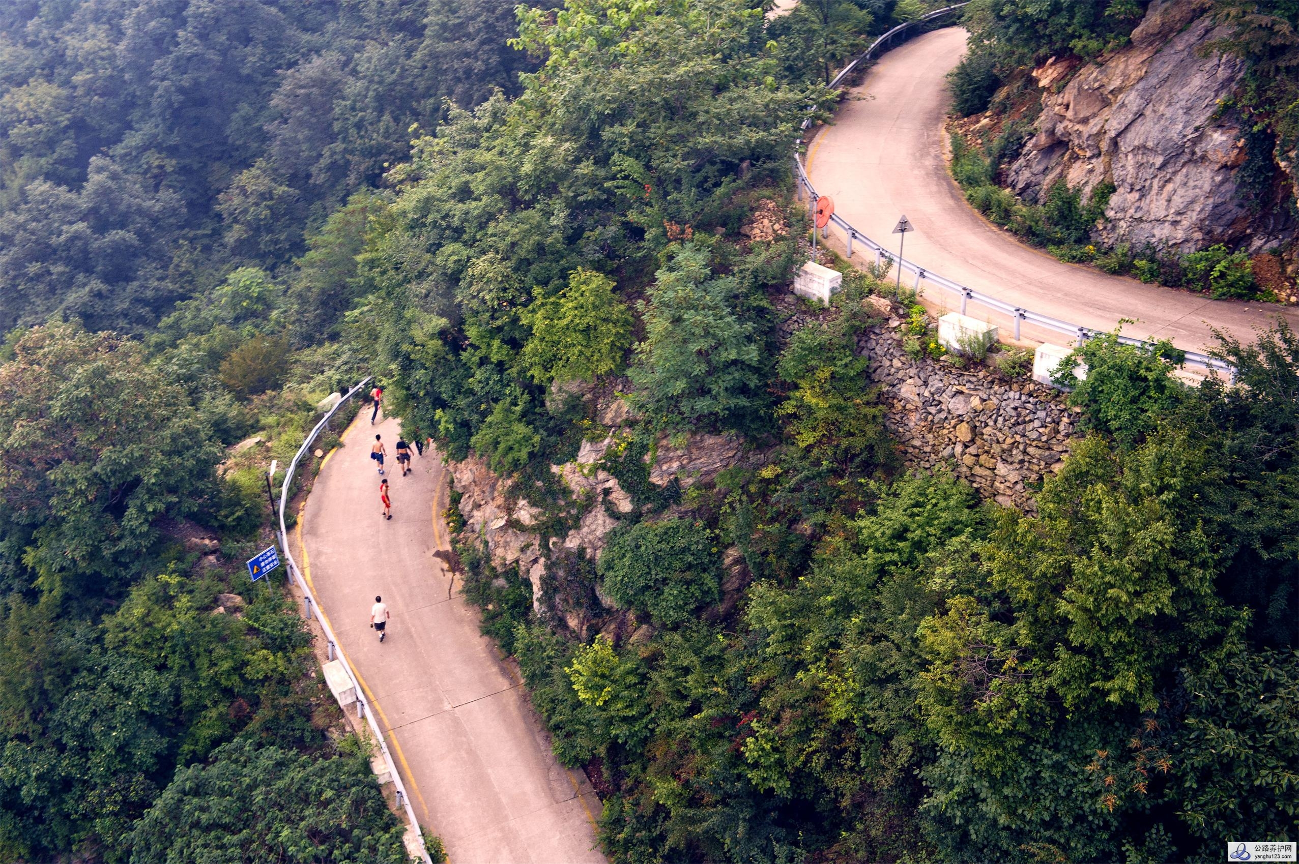 山路弯弯  组照 (4)_看图王.jpg