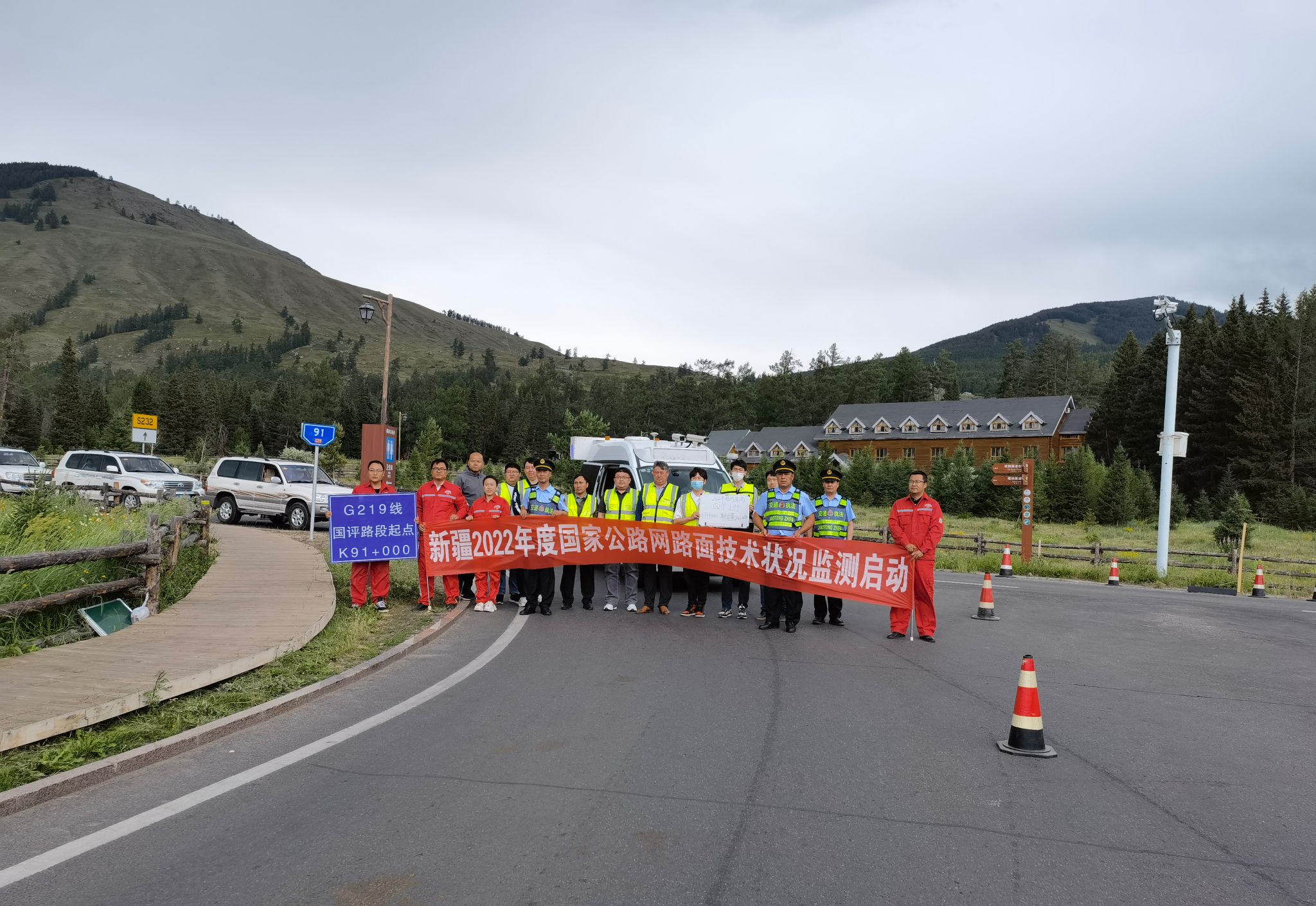 6月30日国家公路网技术状况监测新疆段在国道219线K91处正式启动 图:赵建伟.jpg 6月30日国家公路网技术状况监测新疆段在国道219线K91处正式启动 图:赵建伟.jpg