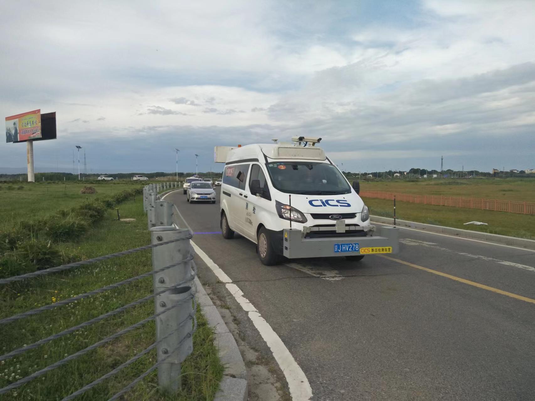 多功能路况监测车路检中 图:叶什波·海拉什.jpg 多功能路况监测车路检中 图:叶什波·海拉什.jpg