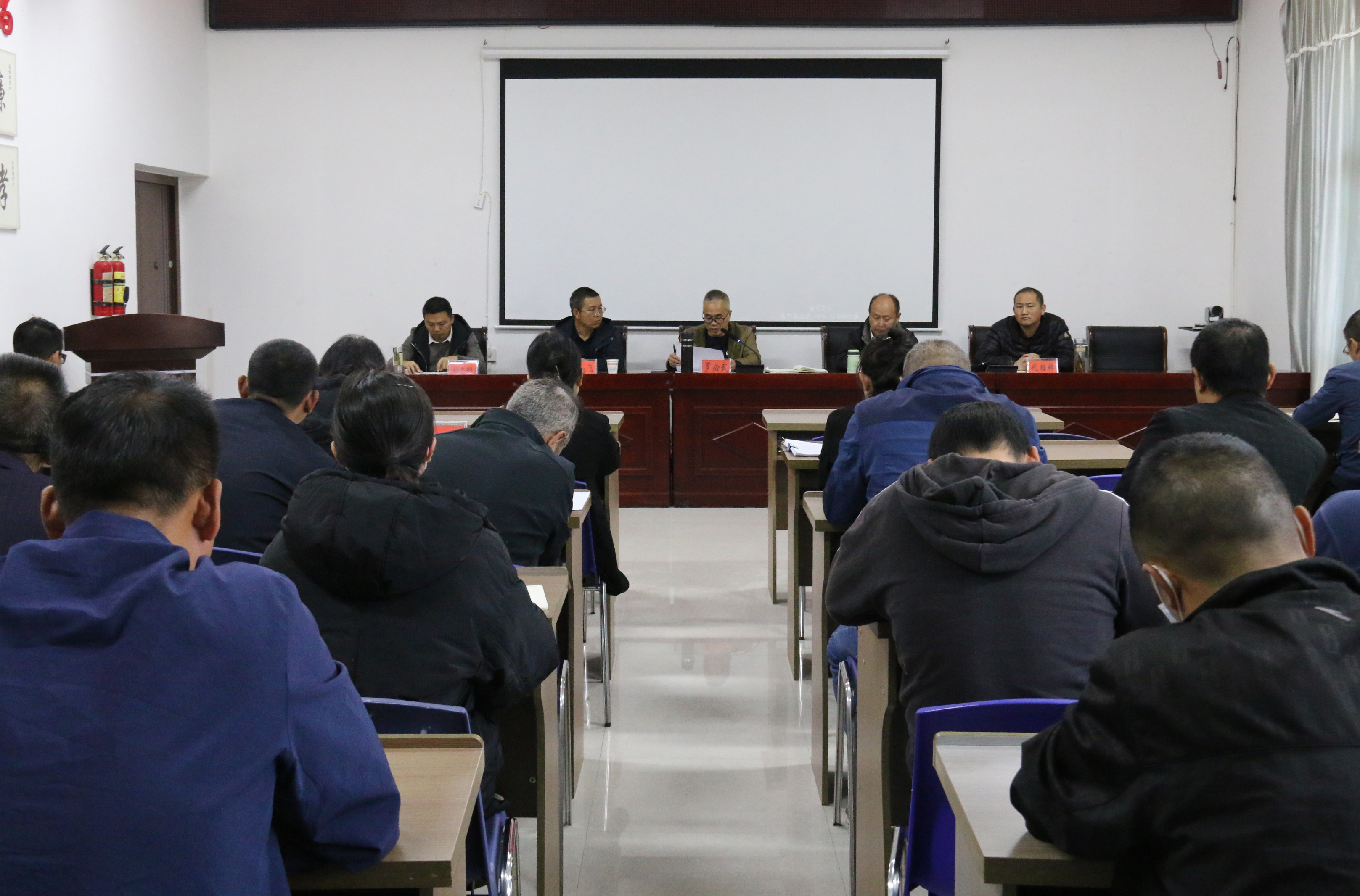 罗必武到屏边公路分局调研指导工作 照片1.JPG