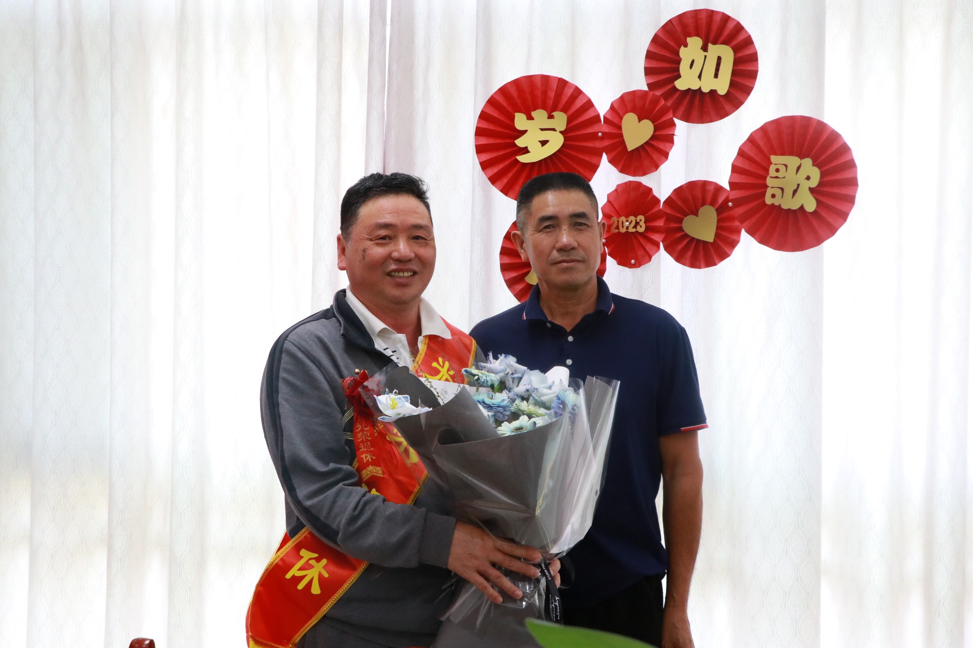 郑老师与杨班长合影留念.JPG