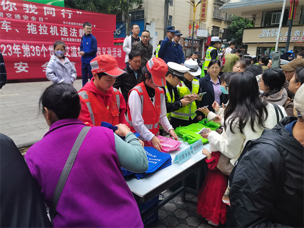 交通安全日活动1 - 副本.jpg
