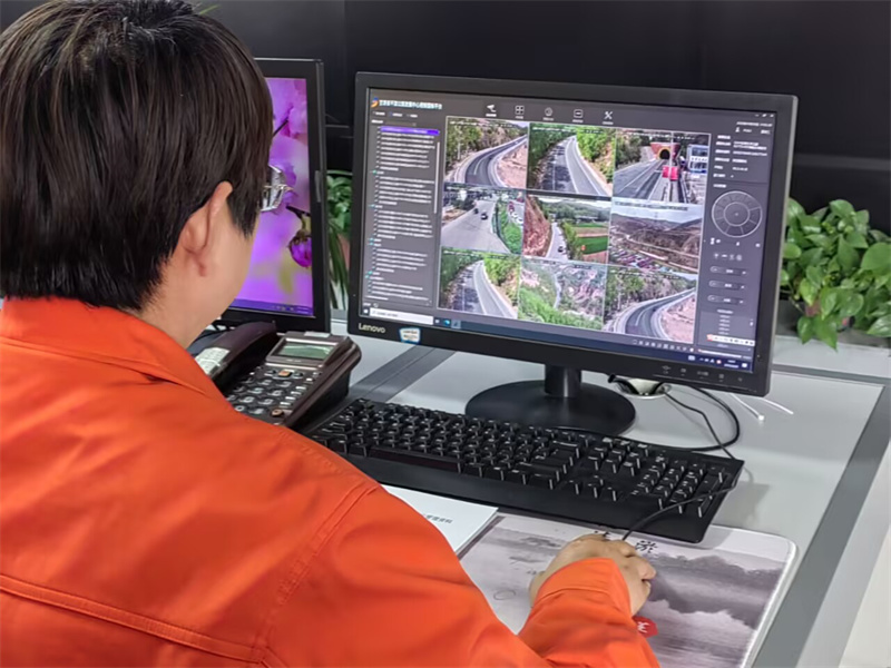 严格落实应急值班制度.jpg