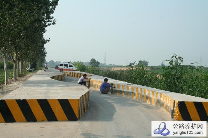 S弯治超路面37.jpg