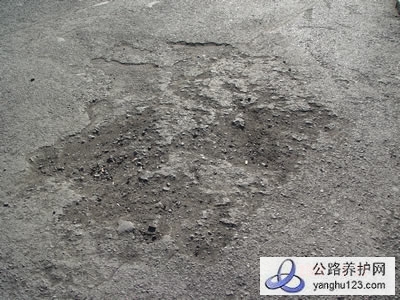 路面坑槽.jpg