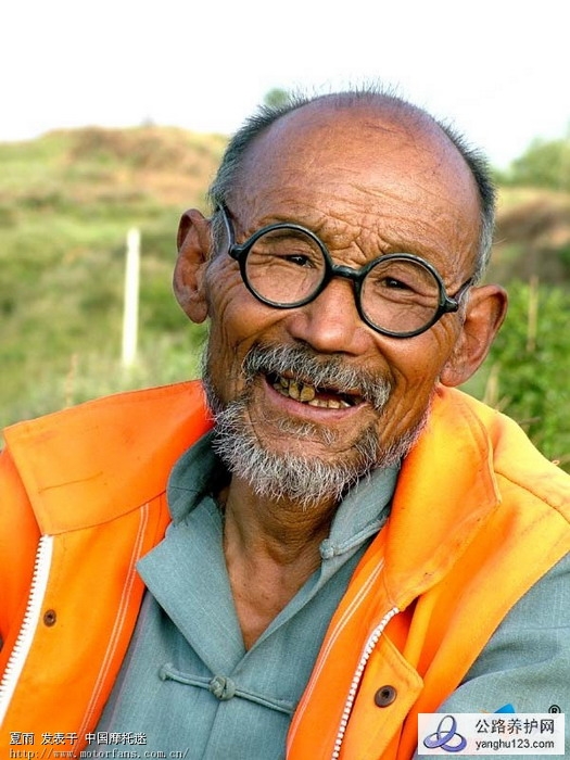 68岁养路工.jpg