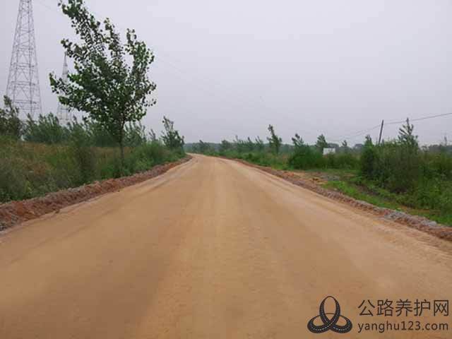 辽宁省辽河大堤路与河内管理道路.jpg