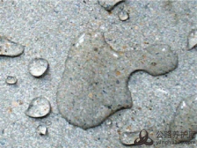 华夏一号水泥路桥抗老化剂良好的憎水性.jpg