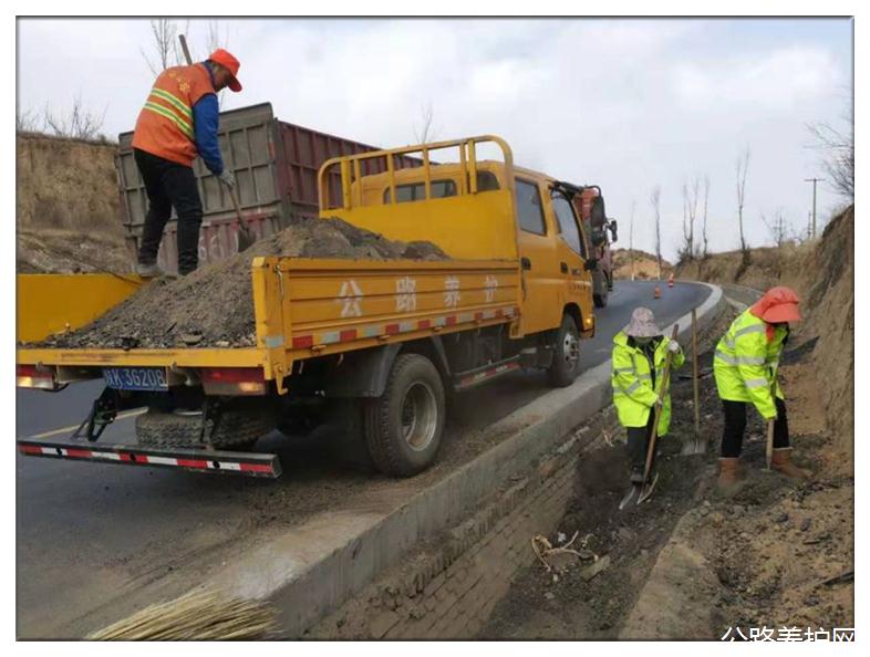 春融时节养路忙 (4).jpg