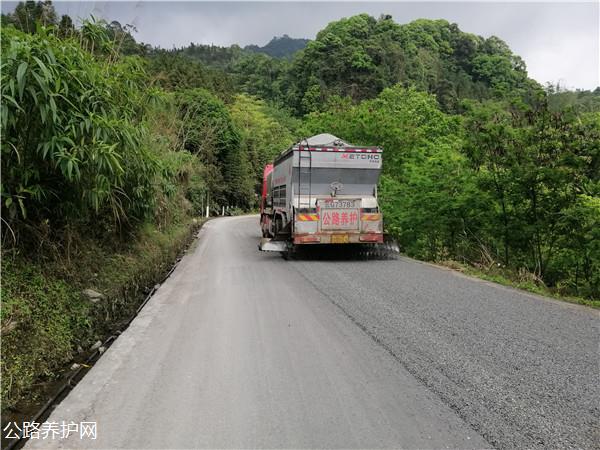 同步碎石封层_副本.jpg