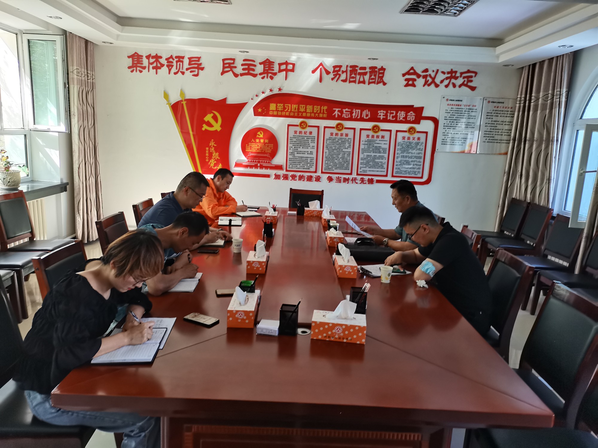 在分局二楼召开反馈会议  图：候新娟.jpg