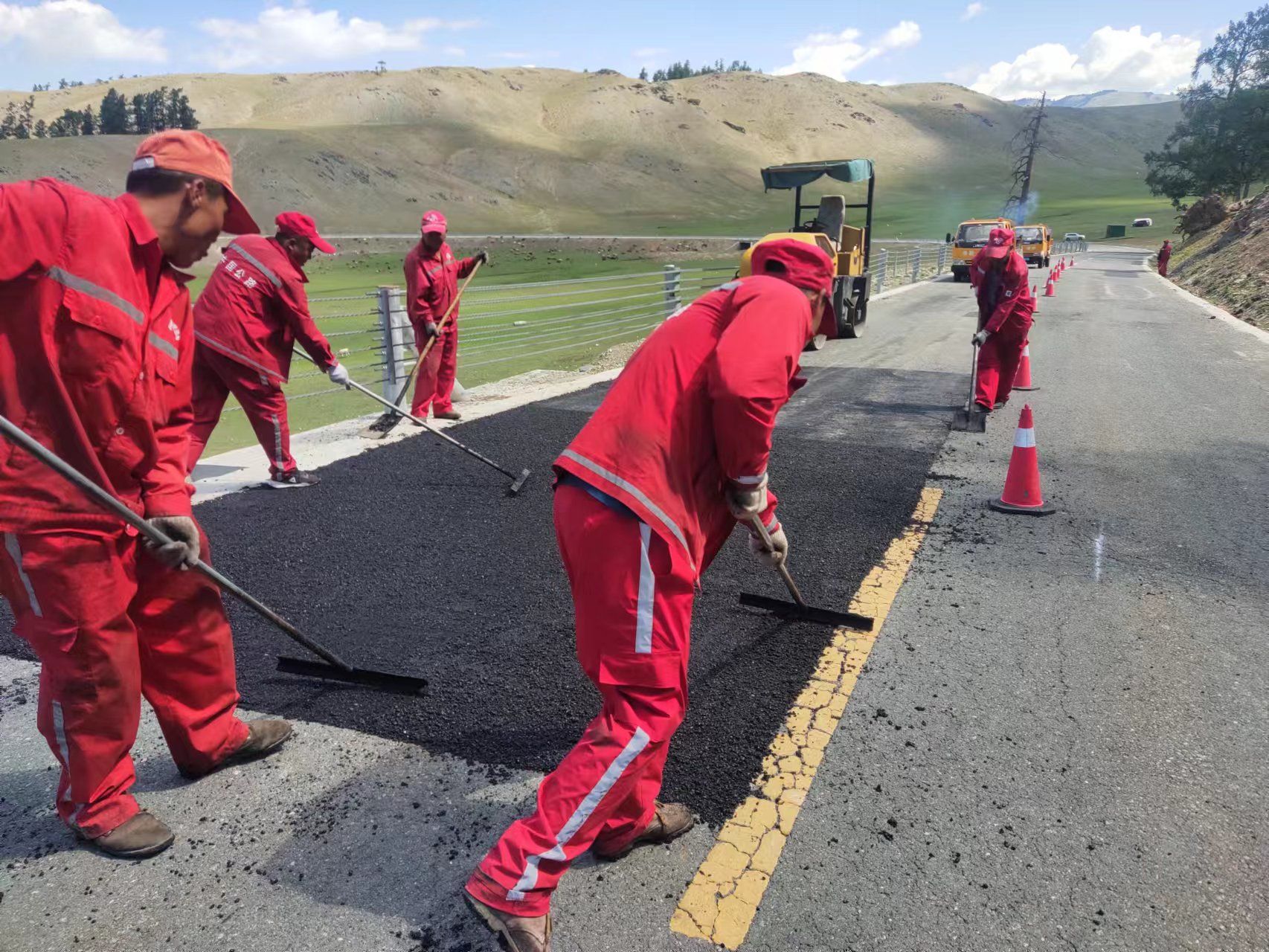 兄弟单位北屯分局薄层罩面中  图：唐伟.jpg