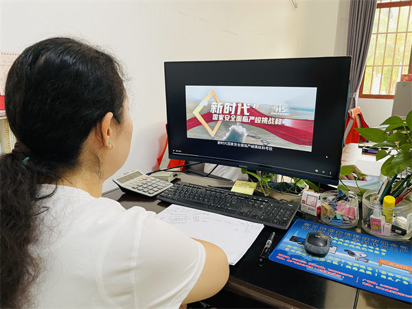 观看国家安全法律法规宣传短片.jpg 观看国家安全法律法规宣传短片.jpg