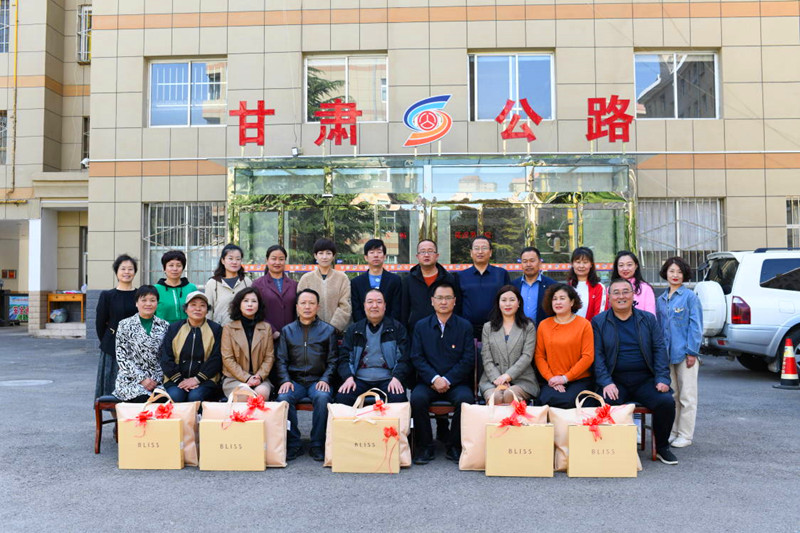 退休职工图1._副本.jpg 退休职工图1._副本.jpg