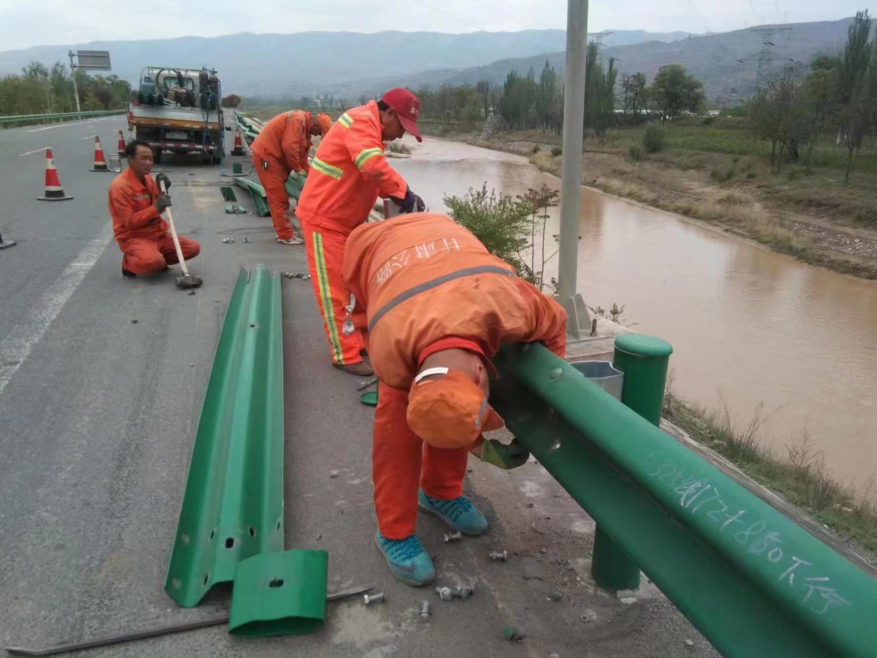 维修护拦板.jpg 维修护拦板.jpg