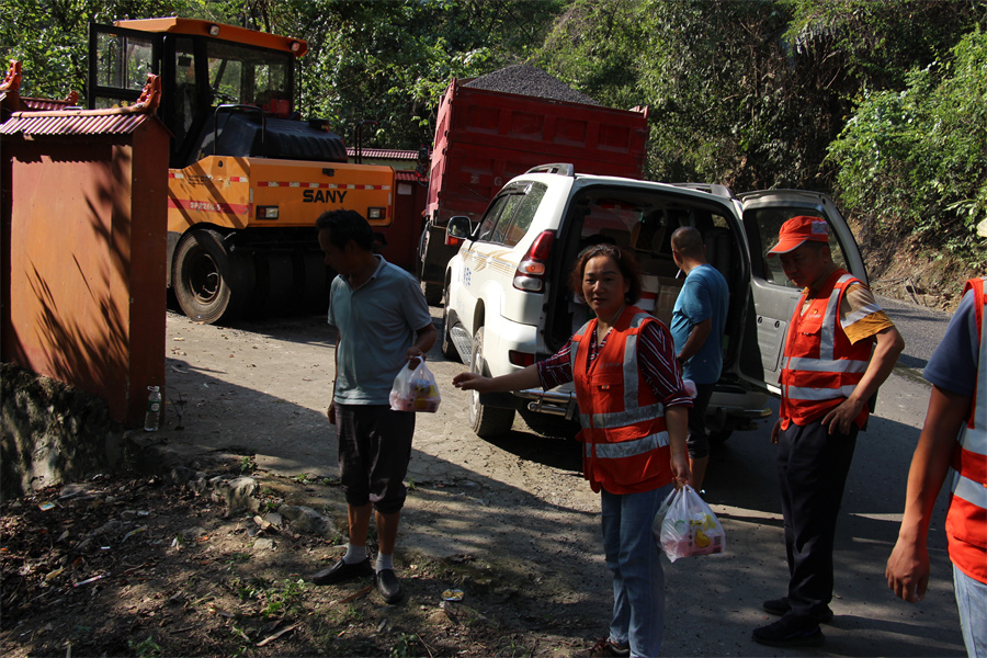 送清凉图片1.jpg 送清凉图片1.jpg