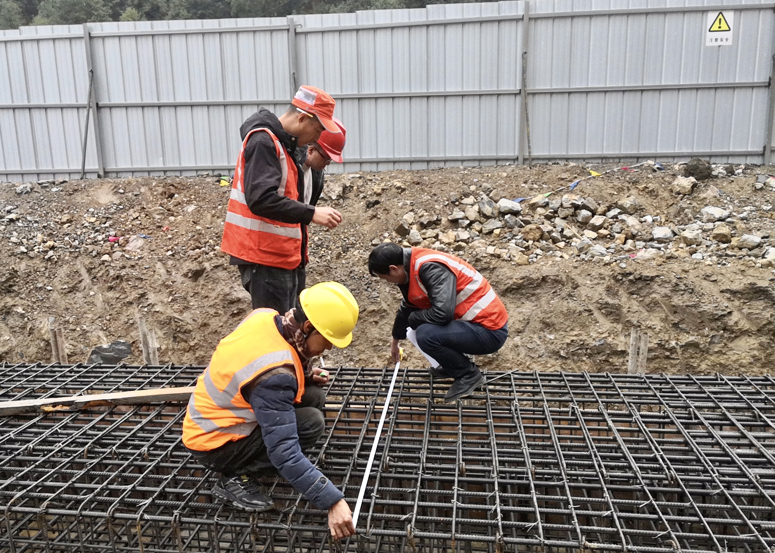狠抓工程建设质量.jpg