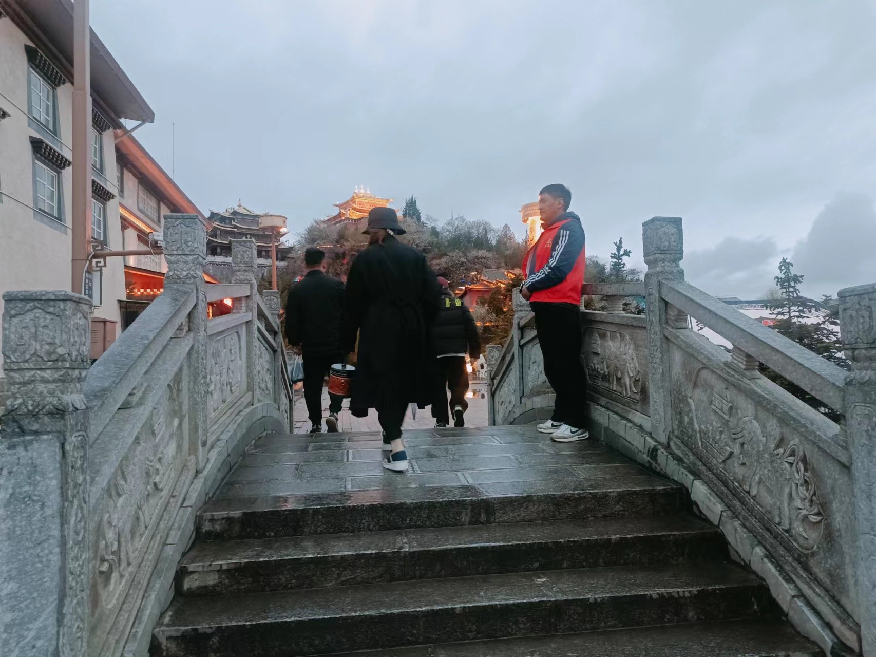 “五一”黄金周旅游志愿服务.jpg “五一”黄金周旅游志愿服务.jpg