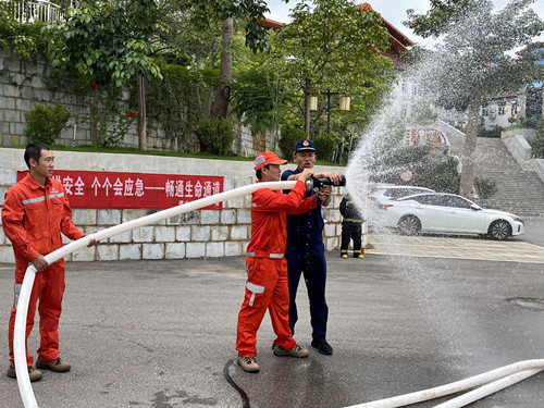 消防栓灭火_副本.jpg