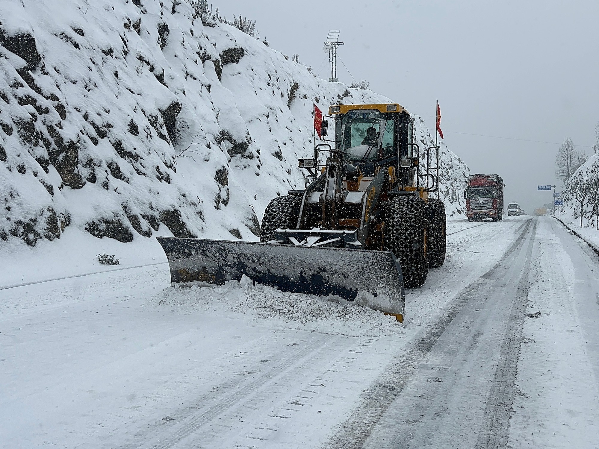 雪犁机铲雪除冰.jpg