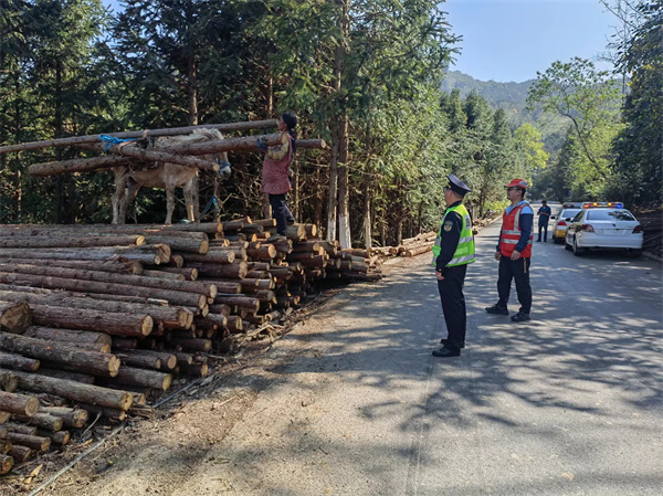 I:\美图批处理照片\联合交通执法局节前道路巡查（2）.jpg
