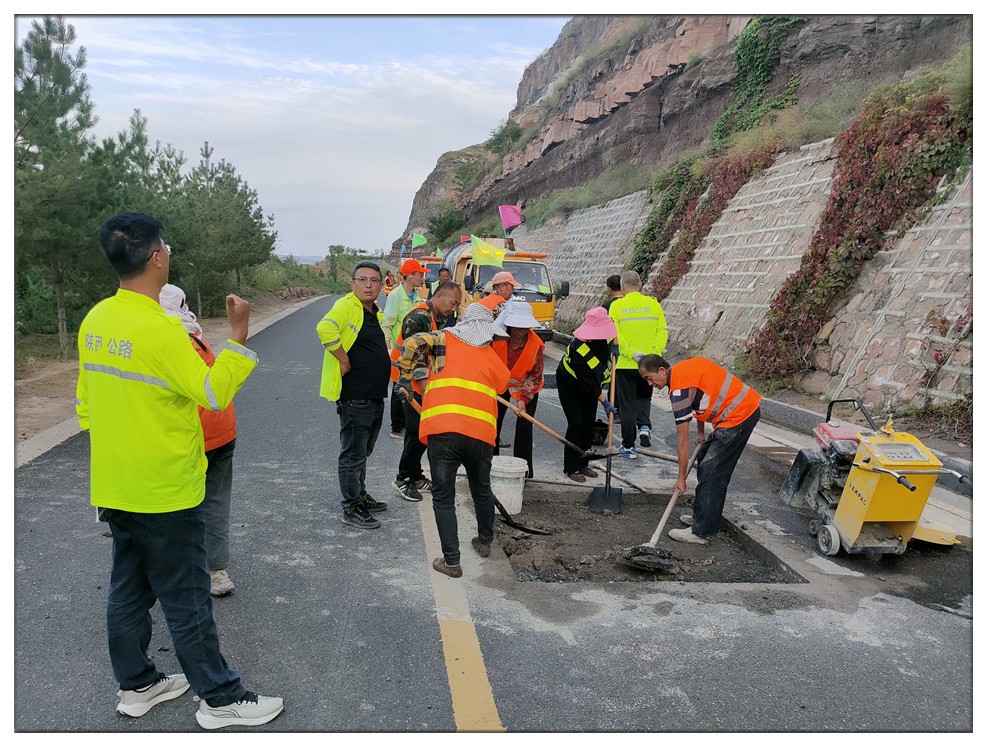 我们在这里 (2).jpg