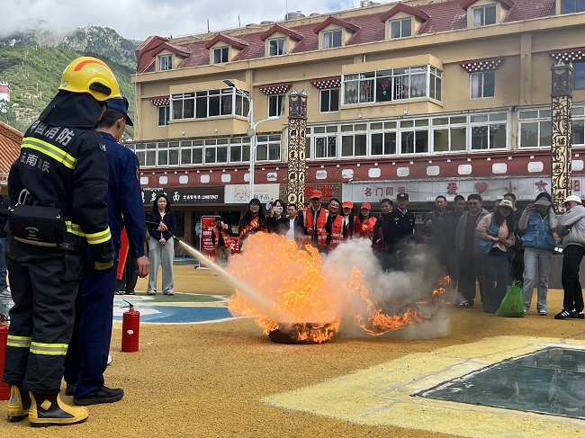 参与灭火器实操.jpg