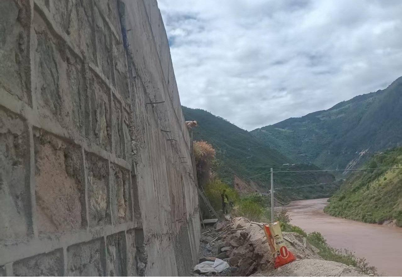 S237线K51+900段右侧路基缺口隐患治理后.jpg S237线K51+900段右侧路基缺口隐患治理后.jpg