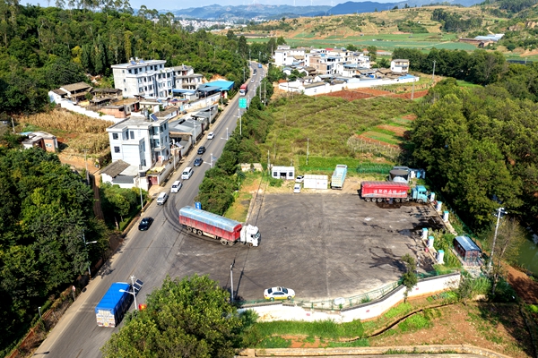 弥勒公路分局茨蓬哨道班充电站.jpeg 弥勒公路分局茨蓬哨道班充电站.jpeg